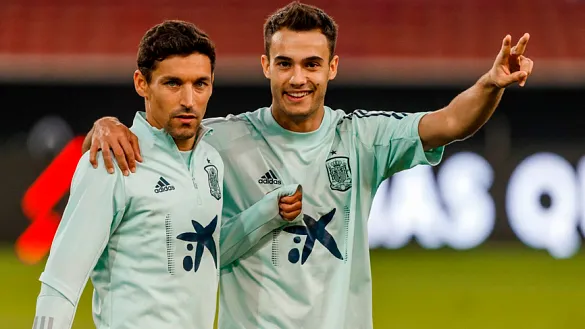 Sergio Reguilón junto a Jesús Navas