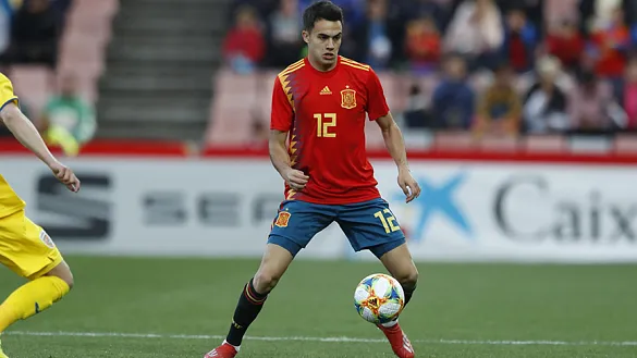 Reguilón durante un momento del partido