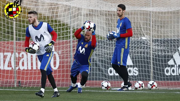 Pepe Reina durante un entrenamiento con la Selección 