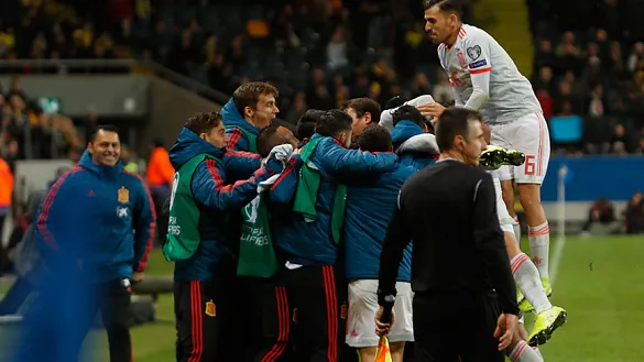 Los jugadores de la Selección española festejan el gol de Rodrigo en Solna