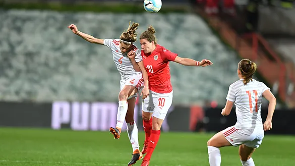 Momento del partido disputado por las selecciones femeninas de Austria y España