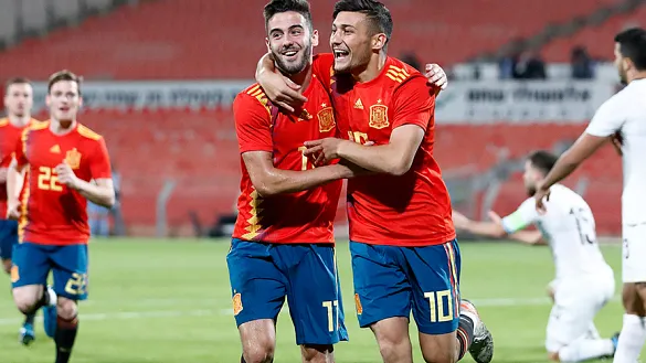 Los jugadores de la Selección española Sub-21 celebran su gol en Israel