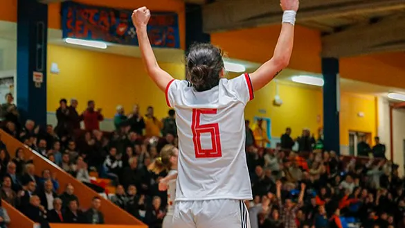 Jenny Lores celebra su gol en Burela ante Japón