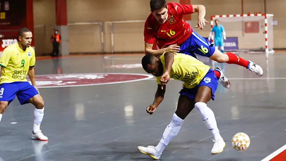 Momento del partido entre España y Brasil jugado en el Pabellón de la Ciudad del Fútbol
