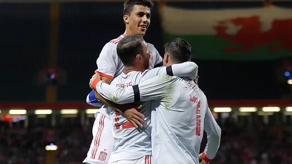Los jugadores de la Selección española celebran unos de sus goles contra Gales