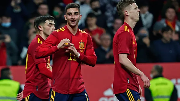 Ferran Torres celebra el primer gol del partido