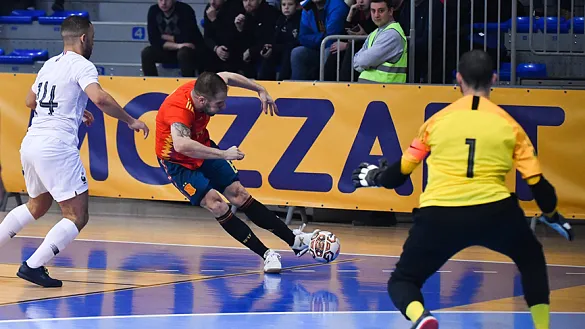 Momento del partido entre España y Francia jugado en Nis