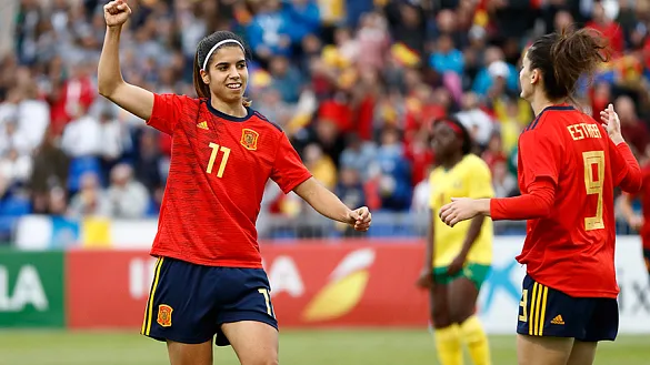 Alba Redondo celebra el segundo tanto frente a Camerún