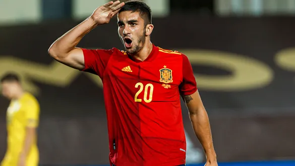 Ferran Torres celebra su tanto ante Ucrania