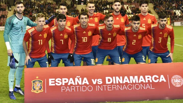 La Selección española Sub-21 posa antes de su encuentro frente a Dinamarca en Logroño