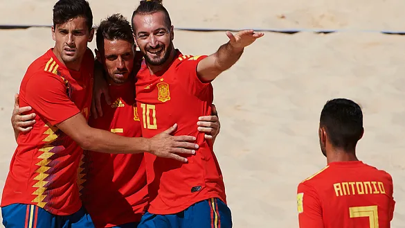 Los jugadores españoles celebran un gol