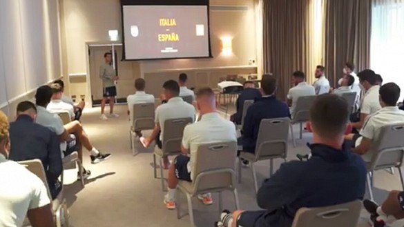 Sesión de vídeo de la Selección española antes de su partido frente a Italia