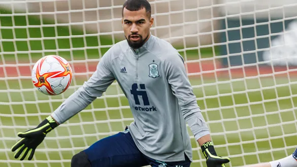 Robert Sánchez abandona la concentración de la Selección