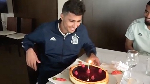 Rodri Hernández celebra su 25º cumpleaños en la Ciudad del Fútbol
