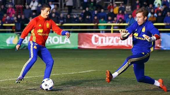 Los internacionales españoles Sub-21 Pablo Fornals y Rubén Blanco durante un entrenamiento reciente de la Selección Sub-21