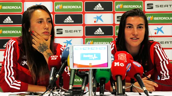 Virginia Torrecilla y Patricia Guijarro durante su rueda de prensa en Francia