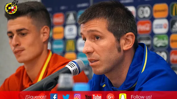 Albert Celades junto a Kepa Arrizabalaga durante la rueda de prensa ofrecida en Gdynia