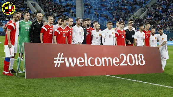 Las selecciones española y rusas antes del amistoso internacional celebrado en San Petersburgo