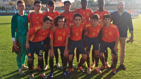 La Selección española Sub-15 posa antes de su encuentro frente a República Checa 