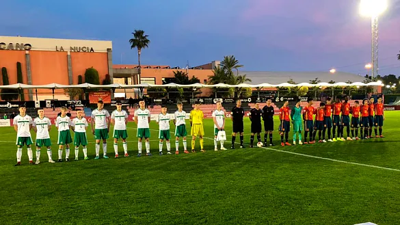 La selecciones de España e Irlanda del Norte posan antes de su partido en La Nucía