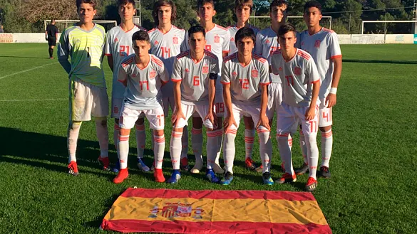 La Selección española Sub-15 posa antes de su encuentro frente a Arabia Saudí  