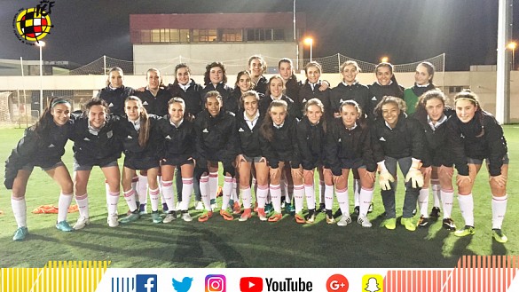 La selección española sub-16 femenina posa en la Ciudad del Fútbol