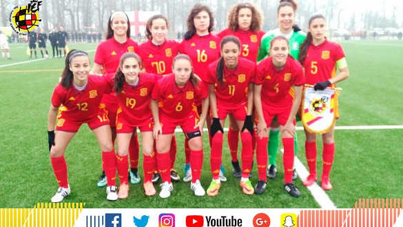 La selección española Sub-16 femenina antes de su encuentro frente a Dinamarca en York