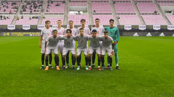 La Selección española Sub-16 posa antes de su encuentro frente a Paraguay
