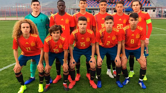 La Selección española Sub-16 posa antes de su encuentro contra Turquía en Izmir