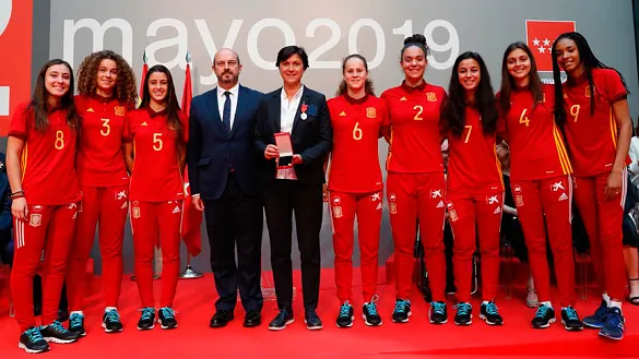 La Selección española Sub-17 femenina recibe la Medalla de Plata de la Comunidad de Madrid