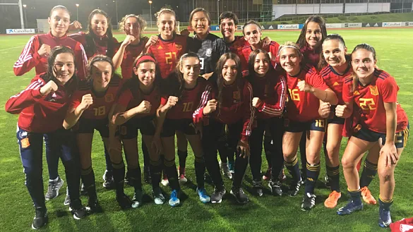 La Selección Sub-17 femenina celebra su triunfo ante el Rayo Vallecano