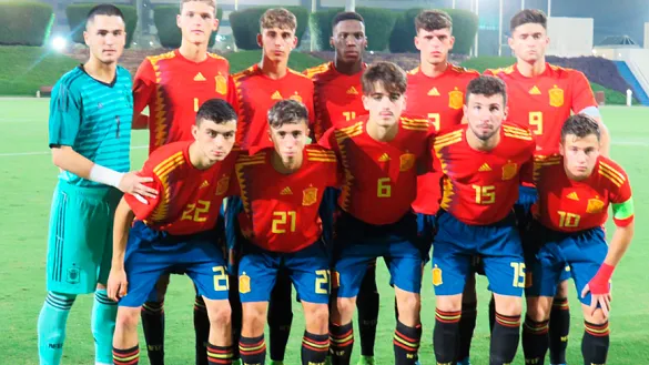 La Selección española Sub-18 antes de su encuentro frente a Catar en Doha