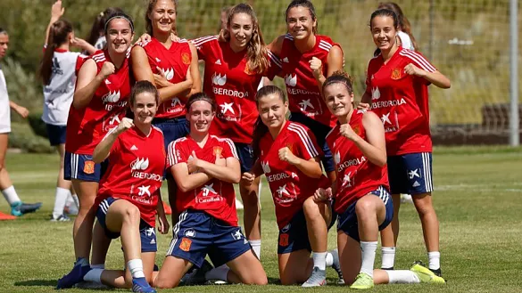 Las jugadoras de la selección Sub-19 femenina durante un entrenamiento en Las Rozas 