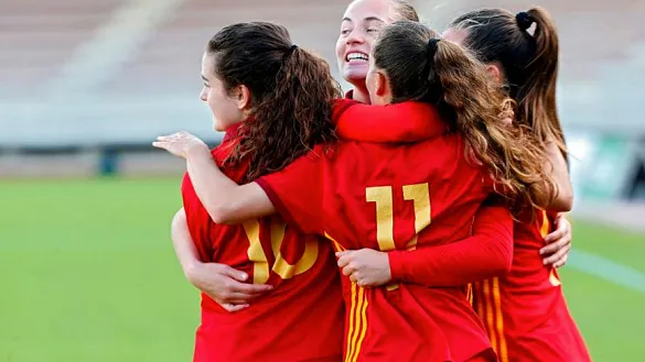 Las jugadoras de la Selección Sub-19 celebran uno de los goles a Irlanda