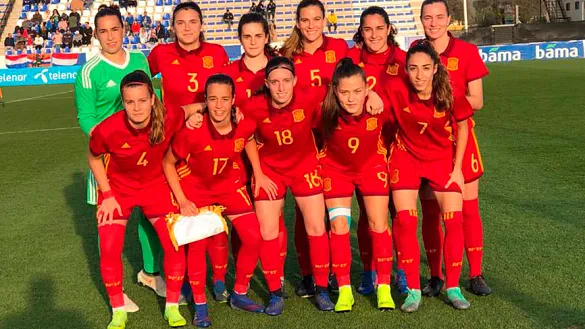 La Selección española Sub-19 femenina posa antes de su encuentro frente a Países Bajos 