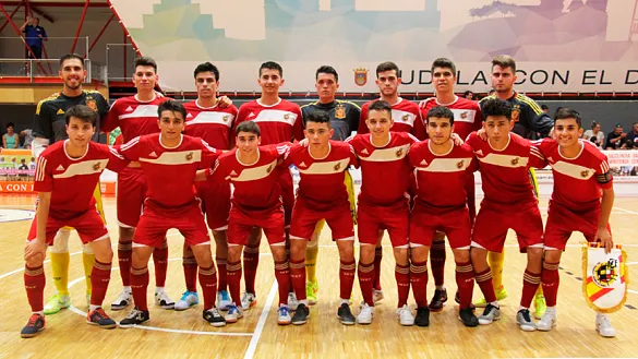 La Selección española Sub-19 de fútbol sala posa antes de su partido en Tudela