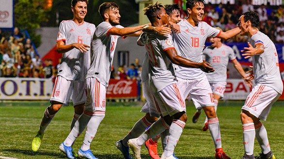Los jugadores de España celebran unos de los goles frente a Rusia