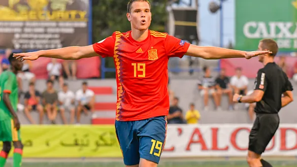 Juan Miguel Latasa celebra el segundo tanto de España frente a Mauritania