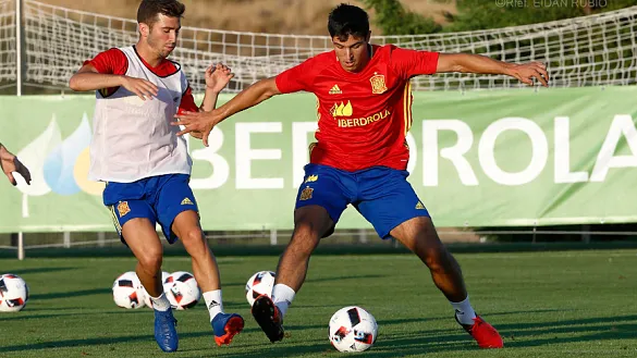 Diego González y José Luis Gayà durante el entrenamiento de los Sub-21