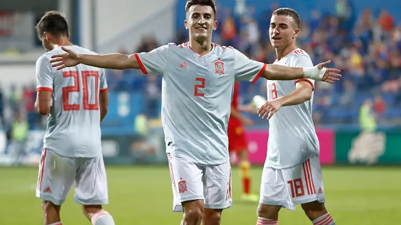 Aitor Buñuel celebra el primer tanto de España en Montenegro
