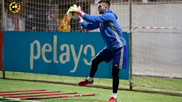 El guardameta internacional Sub-21 Albert Sivera se entrena en Las Rozas