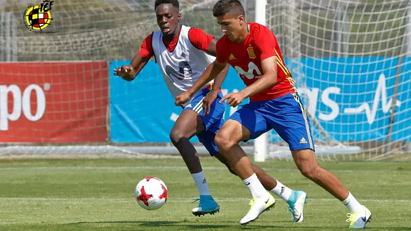 Iñaki Williams y Rodrigo Hernández durante el entrenamiento de la Selección Sub-21 en Las Rozas