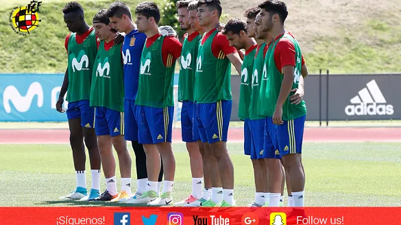 Los jugadores de la Selección Sub-21 antes de su partido de entrenamiento en Las Rozas