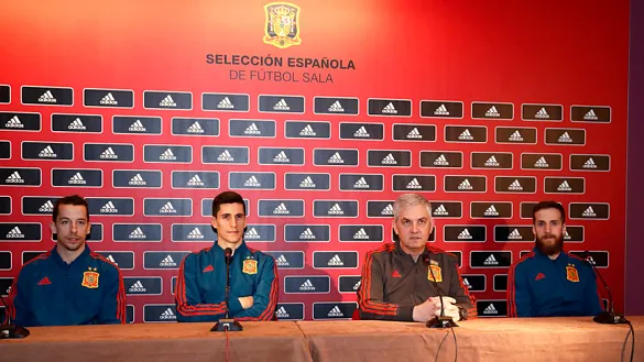 Ángel Velasco "Lin", Carlos Ortiz, José Venancio López y Adrián Alonso "Pola", antes de la rueda de prensa en la Ciudad del Fútbol
