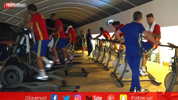 Los jugadores de la Selección Española de Fútbol Sala se ejercitan en Medellín