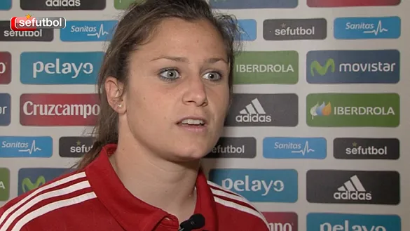 Sandra Paños atiende a Sefutbol