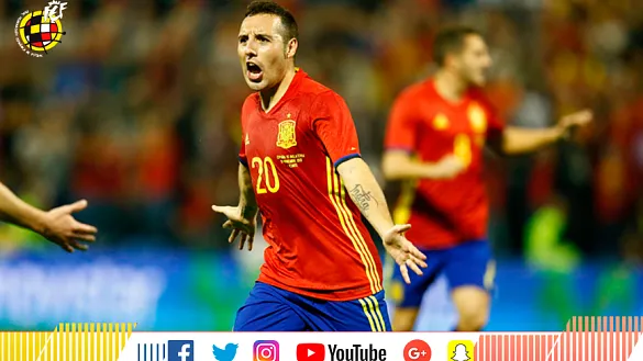 Santi Cazorla jugando con la selección española