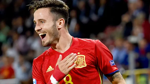 Saúl Ñíguez celebra uno de sus goles a Italia