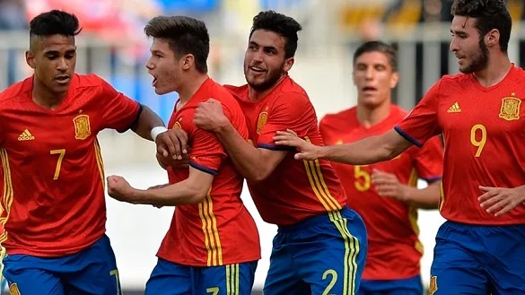 Los españoles celebran el gol de Fran García