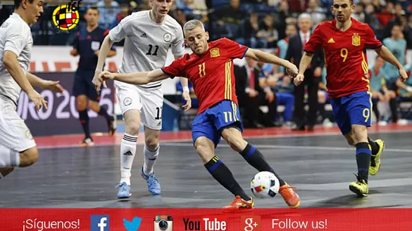 Miguelín realiza un disparo a puerta